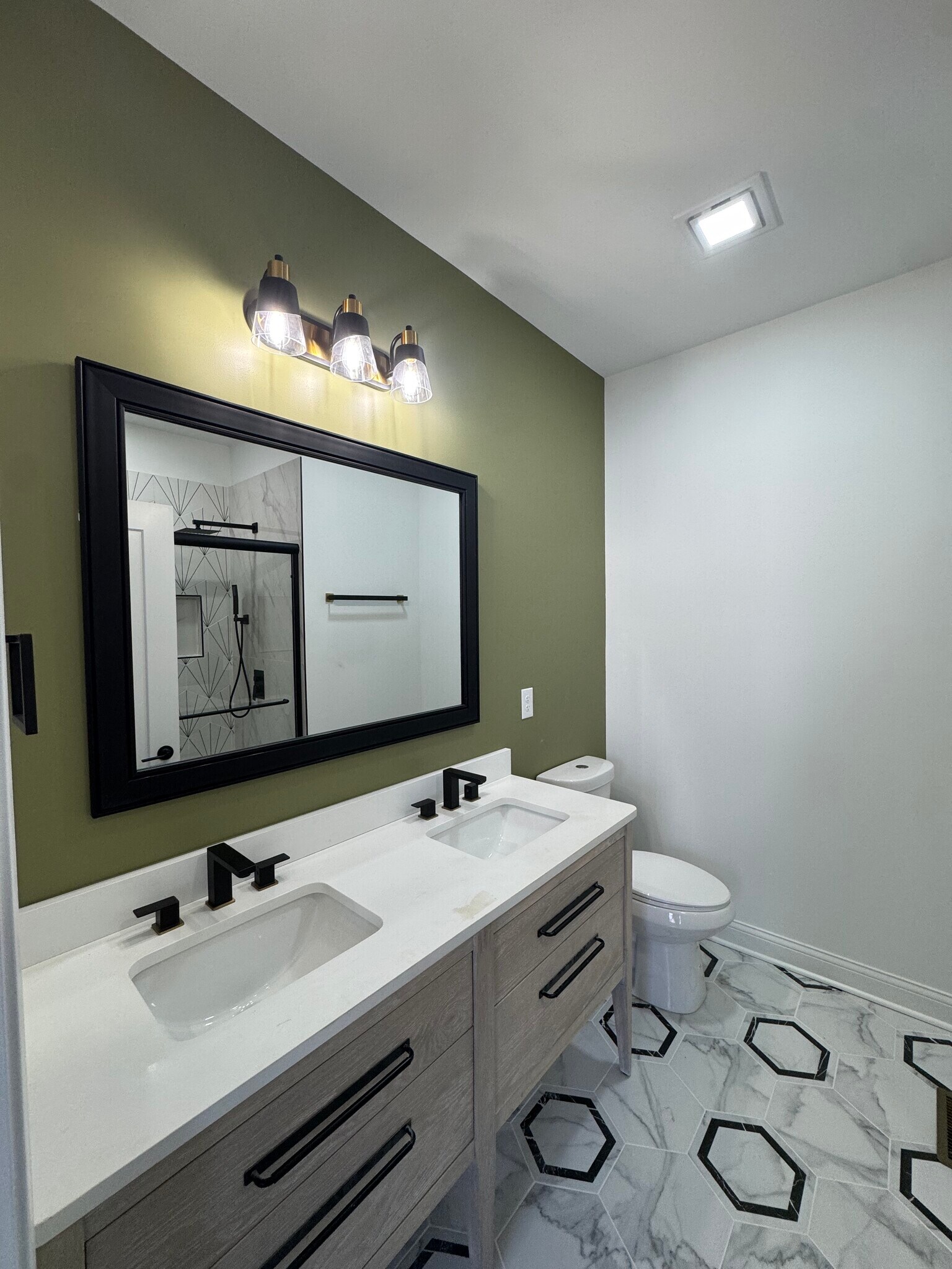 Building Photo - 961 Heyl Ave