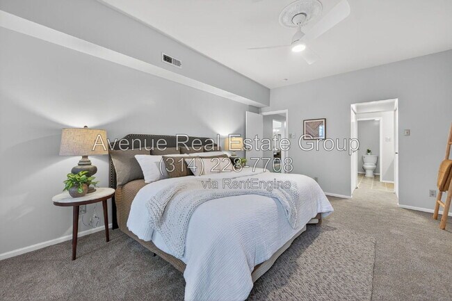 Building Photo - 5559 Pershing Ave
