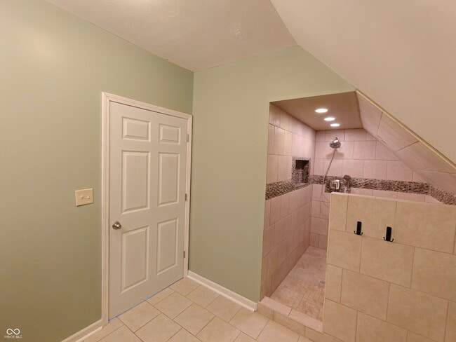 Building Photo - 802 Fern Dr