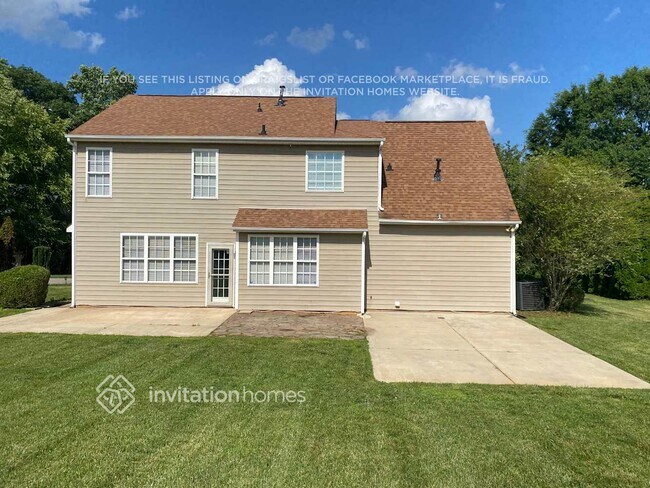 Building Photo - 8006 Glamorgan Ln