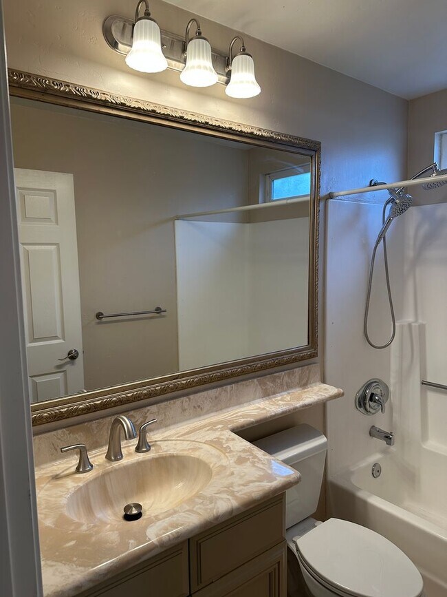 Building Photo - Renovated 2 Bed, 2 Bath Condominium in Gated Community