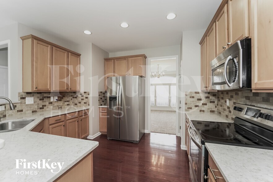 Building Photo - 16618 Grassy Creek Dr