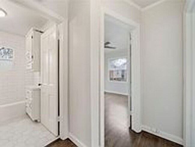 Building Photo - Updated 2 Bed 1 Bath Rental Home Tulsa