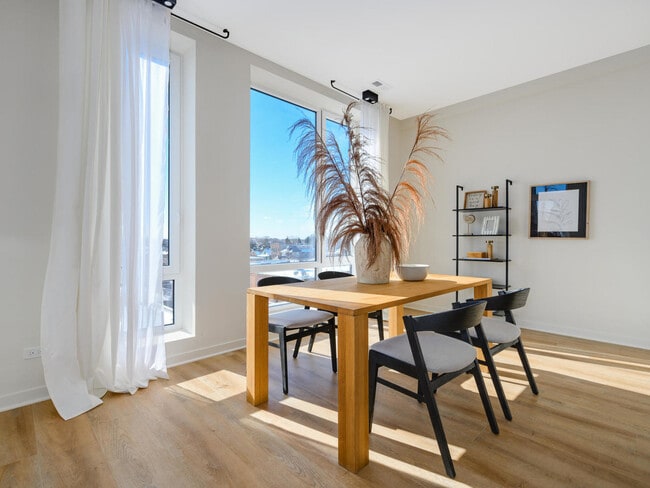 Building Photo - 6336 W Belmont Ave