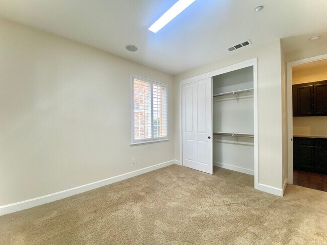 Building Photo - Dazzling 5-bedroom home in Fremont – Ardenwood Neighborhood!