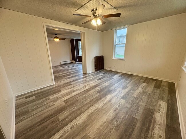 Building Photo - 3 Bedroom 1 Bathroom in Lebanon!