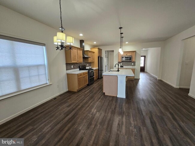 Building Photo - 633 Kincaid Ave