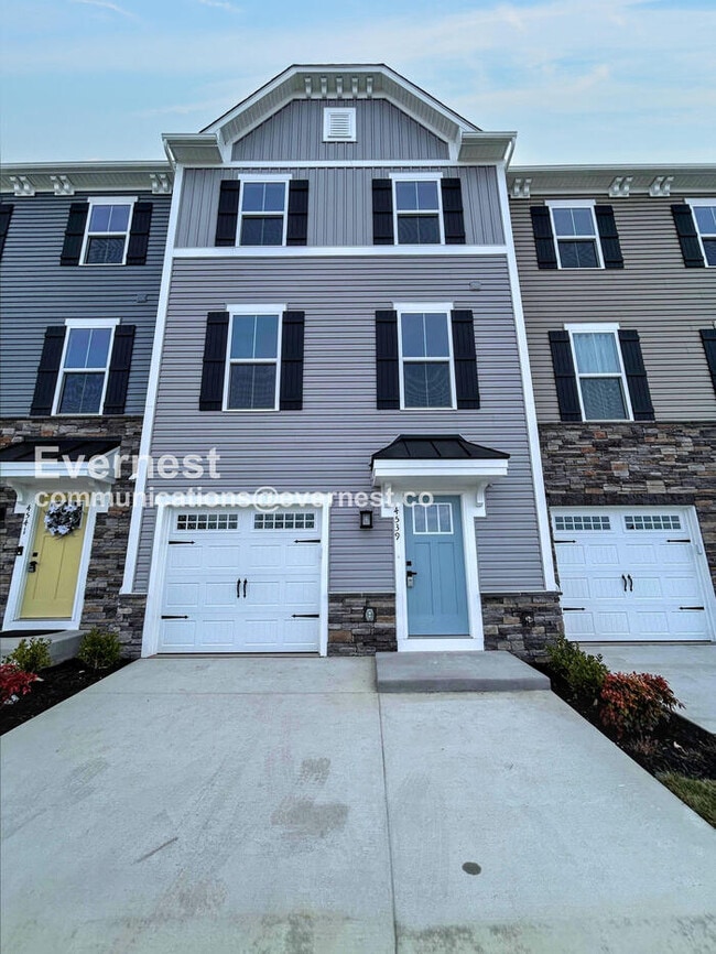 Building Photo - PROMO: Get $500 Off First Full Month’s Rent!/3 Bed/2.5 Bath Townhome with Garage / Available Now!