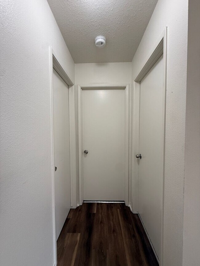 Building Photo - S12000