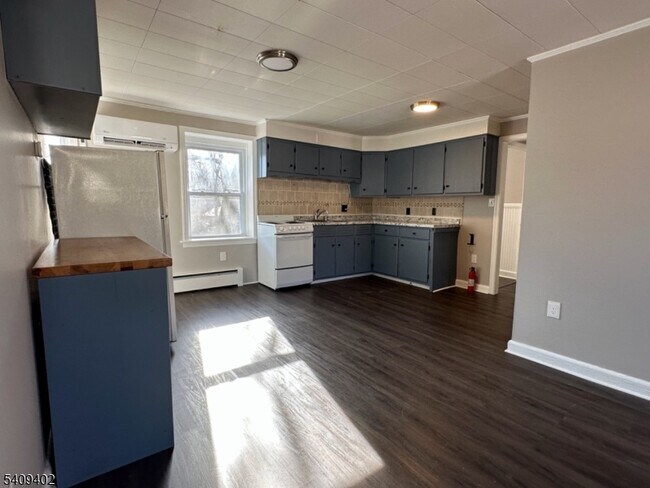 Building Photo - 336 Greenwich St