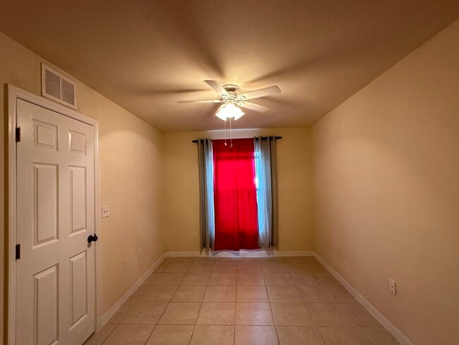 Building Photo - 1046 SE 11th Terrace