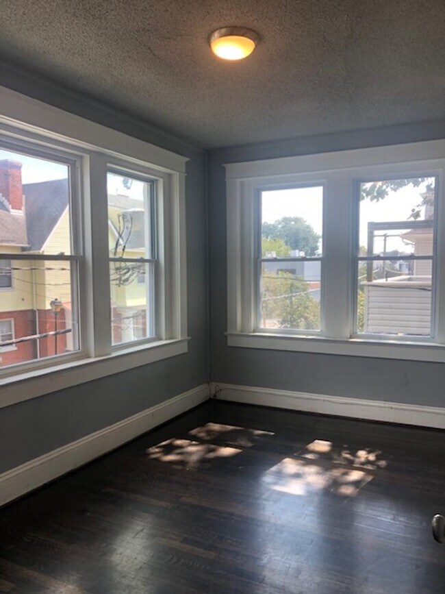 Building Photo - OMO3511-LM