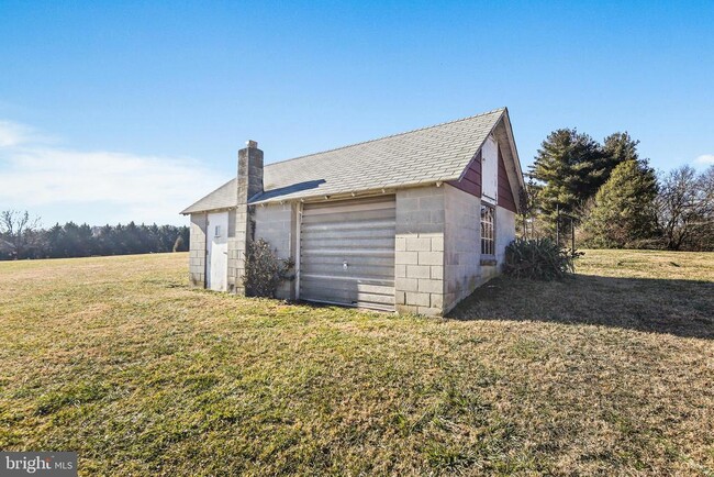 Building Photo - 2323 Bond Rd