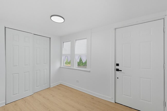 Building Photo - 218 W 115th St