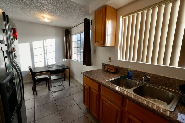 Building Photo - 1278 Lilac Pl