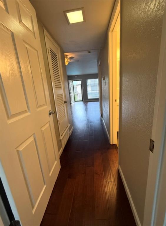 Building Photo - 2425 Ashdale Dr
