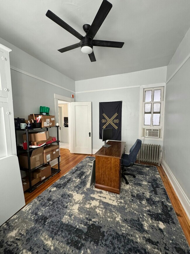 Building Photo - 109 1/2 East 6th Street, Unit 10