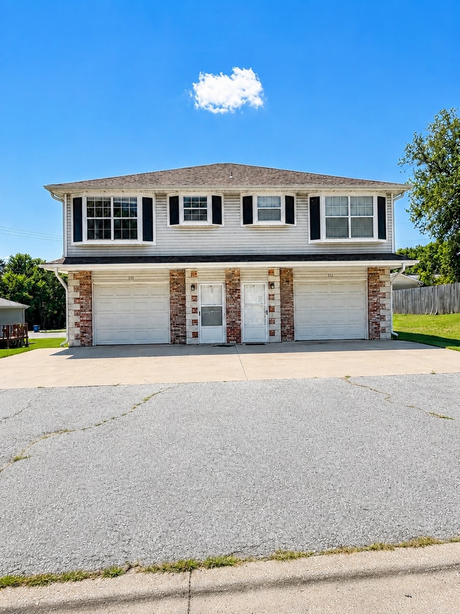 Building Photo - 2 Bed | 2 Bath | 1-Car Garage | South Joplin $1000