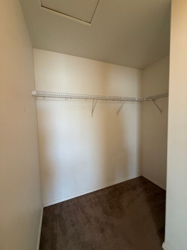 Building Photo - Spacious 4-Bedroom Rental Home in Prime Pa...