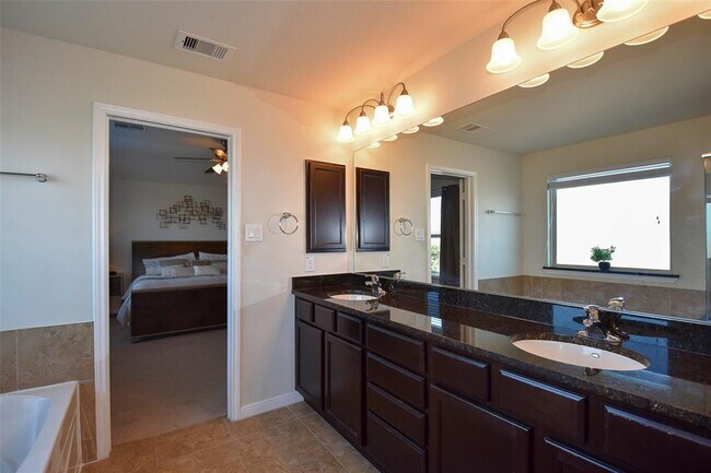 Building Photo - 6427 Addlestone Ridge Ln