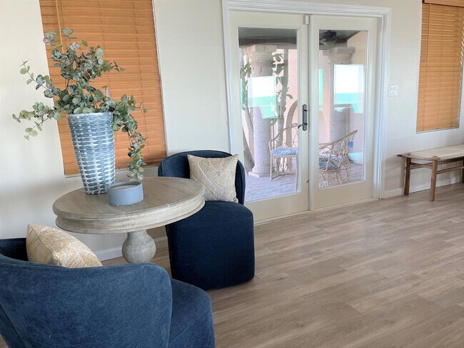 Building Photo - 602 N Shore Dr E