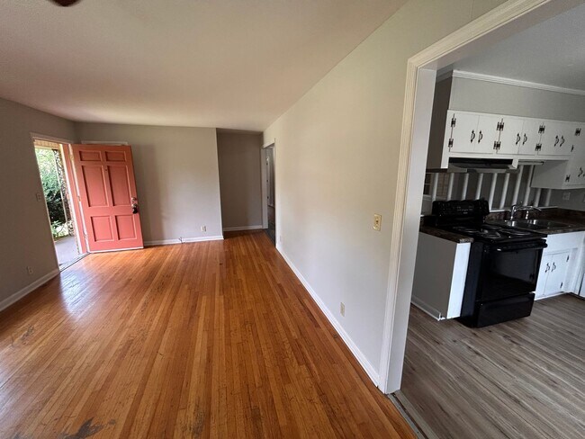 Building Photo - 3214 Lewisburg Dr NW