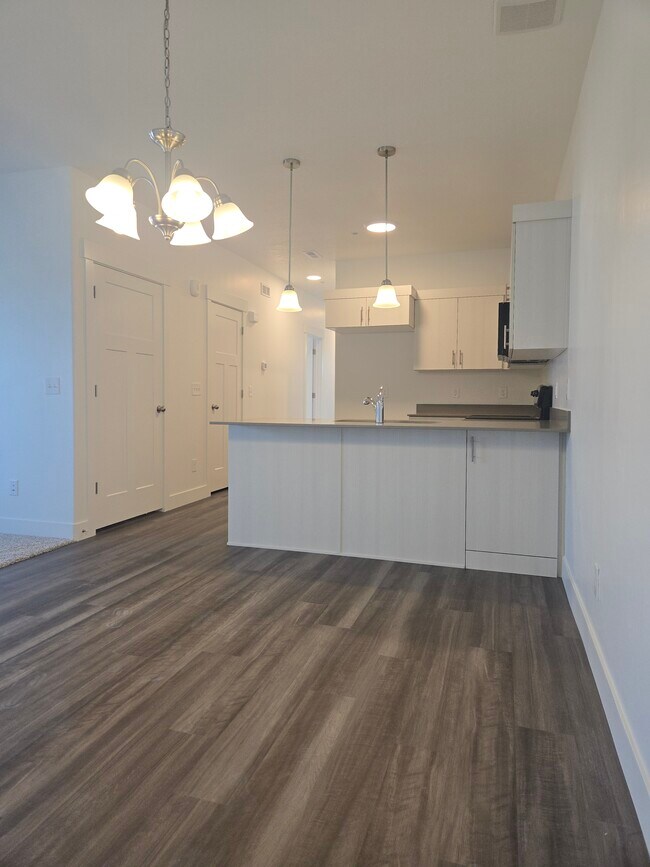 Building Photo - 6512 Skyline Lp Ln