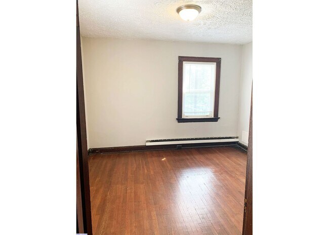 Building Photo - 415 Probasco St