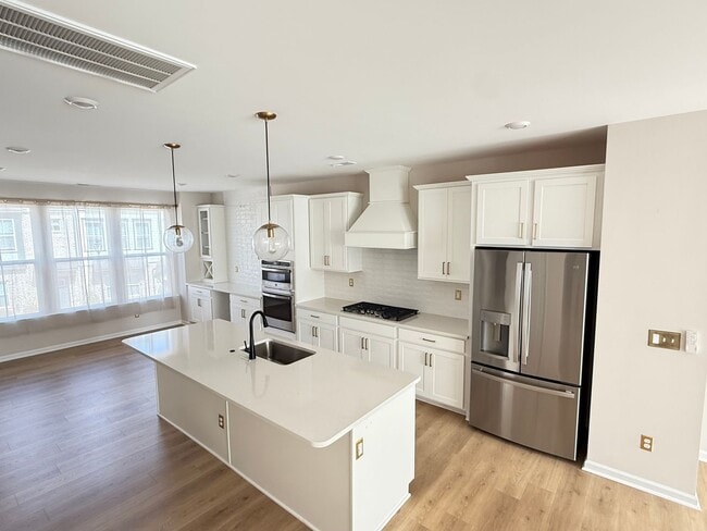 Building Photo - Nearly New Davidson Townhome | 3BR + Flex Space | 2-Car Garage | Minutes to Downtown