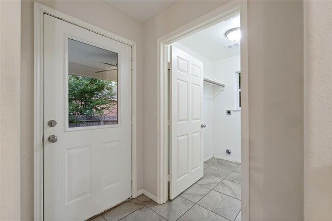 Building Photo - 12502 Hackberry Dr