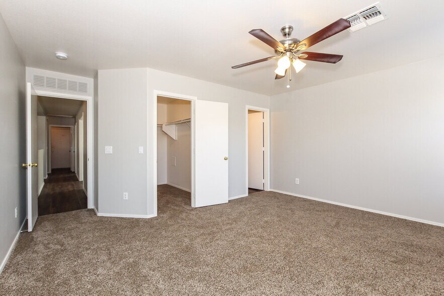 Building Photo - 11502 W Corrine Dr