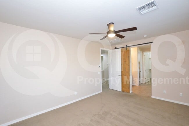 Building Photo - 1522 E Hummingbird Way