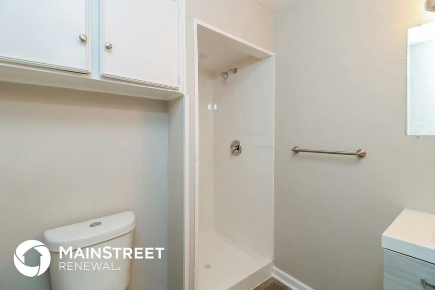 Building Photo - 3550 Creston Ct