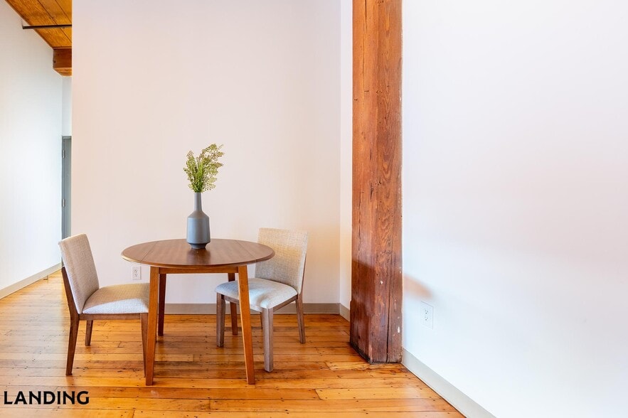 Building Photo - 45 Willow St