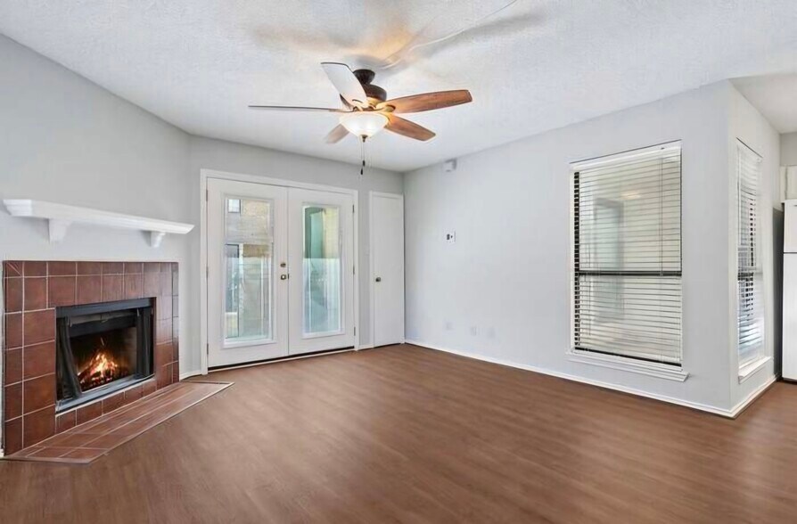 Building Photo - 2311 Balsam Dr