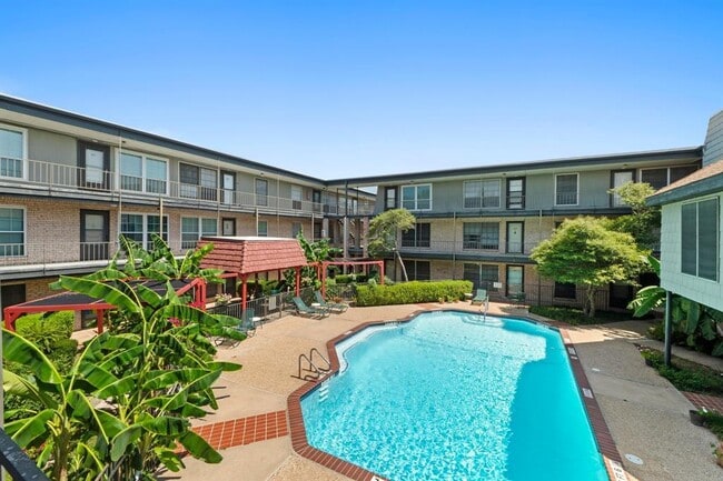 Building Photo - 2425 Ashdale Dr