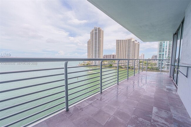 Building Photo - 335 S Biscayne Blvd