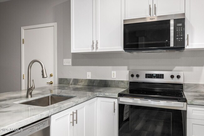 Building Photo - 3006 W Ferruccio Pl