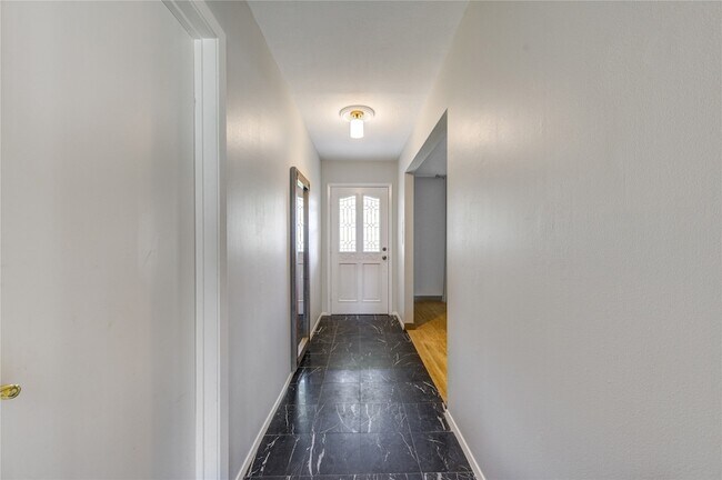 Building Photo - 16019 Fathom Ln