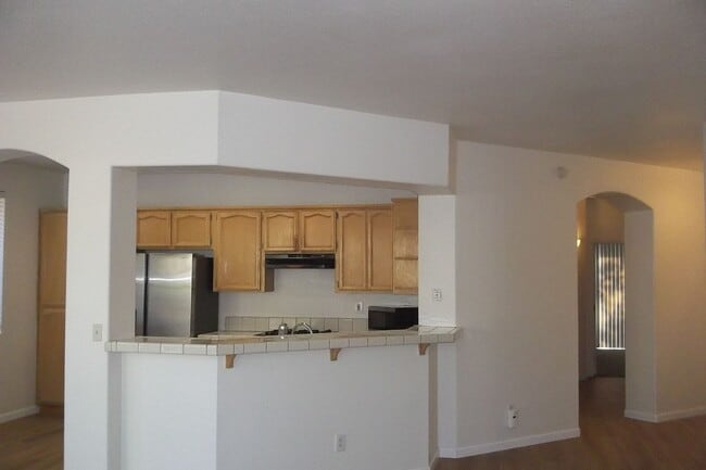 Building Photo - Solar electric home in the Laguna area of Elk Grove