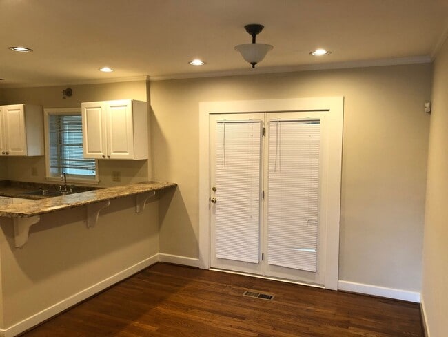 Building Photo - Great Emory Area Rental