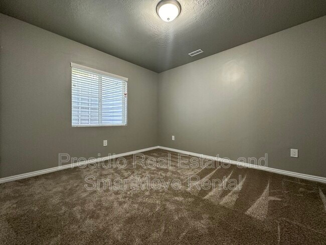 Building Photo - 10684 Wild Rice Dr