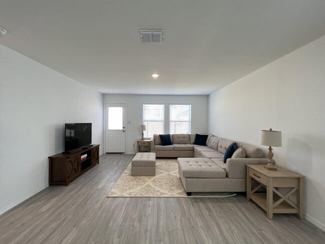 Building Photo - 8523 Grosbeak Cv