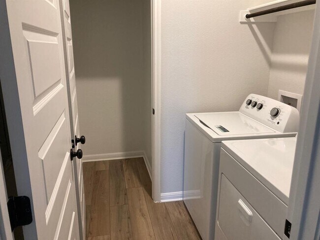 Building Photo - 2131 Alice Jay Wy