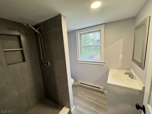 Building Photo - 606 Hardyston Ville Rd