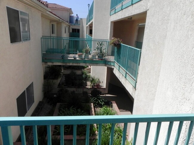 Building Photo - **COMING SOON**  LONG BEACH 2BR/2BA CONDO