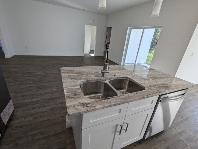 Building Photo - Beautiful and Secluded Poinciana Home for Rent