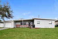 Building Photo - 613 Morocco Ave