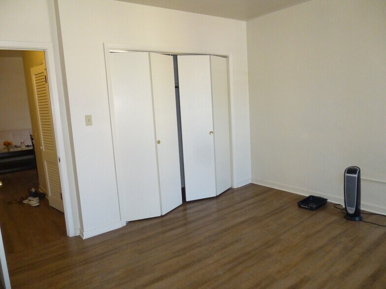 Building Photo - 340 Amber St