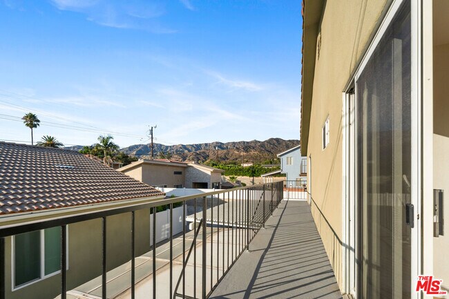 Building Photo - 807 E Orange Grove Ave